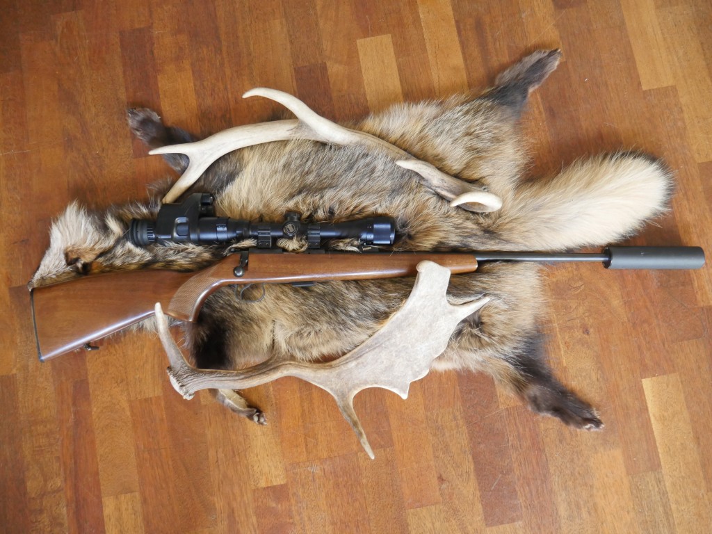 Brugt CZ 455 17HMR + 22LR - med dæmper + kikkert + pard 007