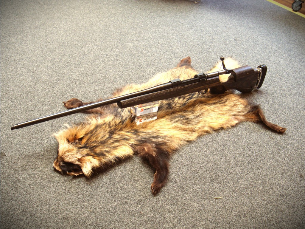 BrugtSAKOAVHunter300winmagsuperflotogiordenmedgrsskfteilaminatogstalondmper-01