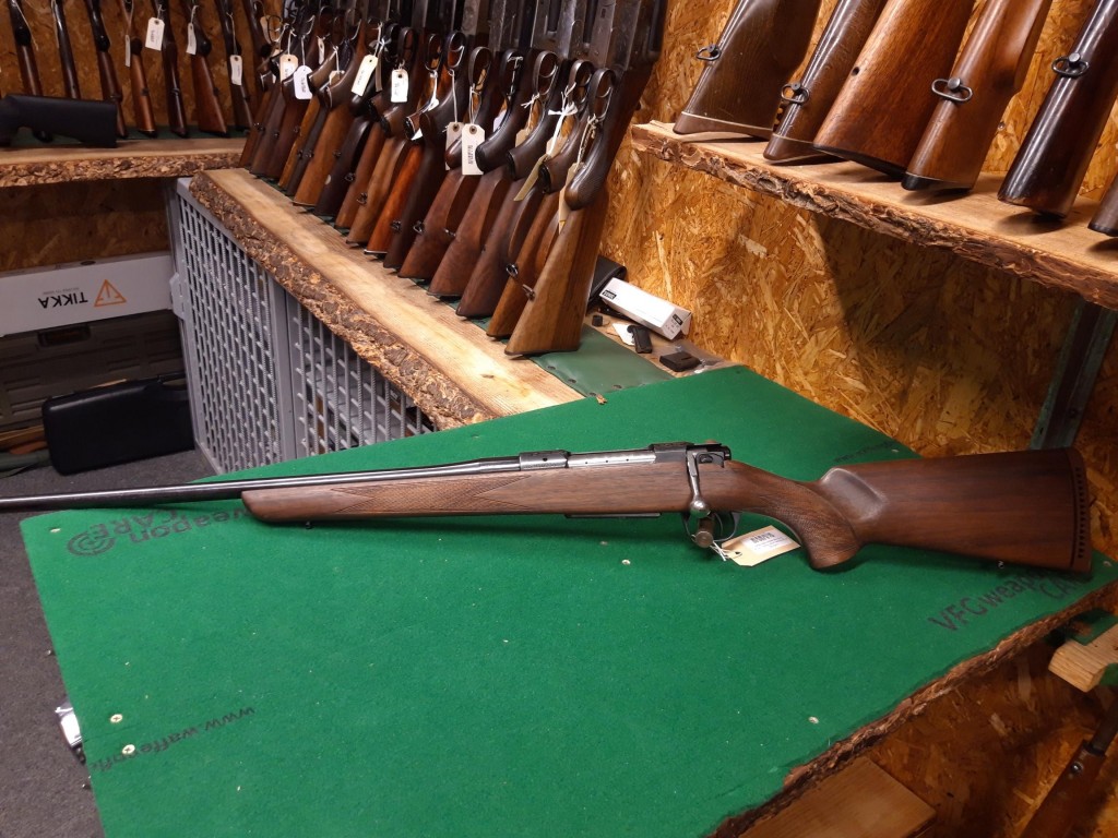 Brugt Schultz Larsen Hunter Links kal 30-06 med ekstra 5 stks magasin